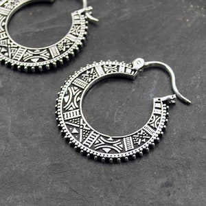 ETHNO - Silberohrringe, Afrika-Silberohrringe, Boucles de argent, kleine Creolen, Stammesschmuck, Ethnische Ohrringe, geschnitzte, dicke Creolen, Rock, Punk