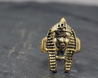 Egyptian Pharaoh Ring with Sphinx Design - Jewellery of primitive gods