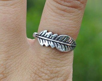 Silver feather ring / Feather shaped ring / Feather ring guardian angel / Nature jewelry / Leaf ring