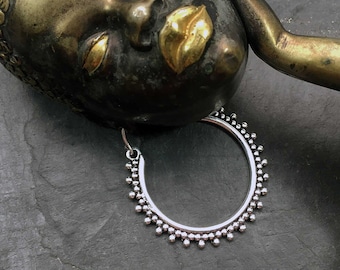 BIG HOOP EARRINGS, Boucles d'oreilles boule en argent, Bijoux brutalistes, Boucles d'oreilles tribales, Bijoux bohèmes, Grandes boucles d'oreilles, Bijoux africains, Bijoux faits main