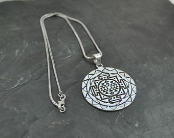 Pendentif SHREE YANTRA, Sri yantra, pendentif en argent, collier pour homme, bijoux mystiques, kabbale, pendentif tibétain, médaillon bouddhiste, géométrie sacrée