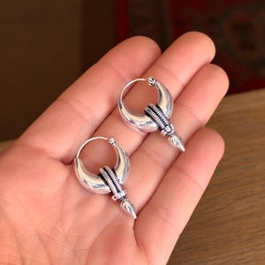 Boucles d'oreilles argentées à pointes de Bali - Créoles pointues épaisses - Boucles d'oreilles de style punk audacieux STANDARD 30 MM