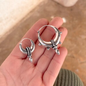 Boucles d'oreilles argentées à pointes de Bali - Créoles pointues épaisses - Boucles d'oreilles de style punk audacieux image 10