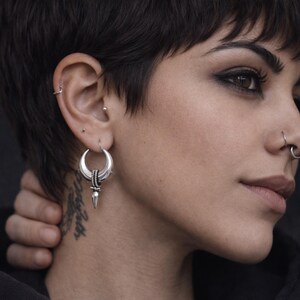 Boucles d'oreilles argentées à pointes de Bali - Créoles pointues épaisses - Boucles d'oreilles de style punk audacieux image 8
