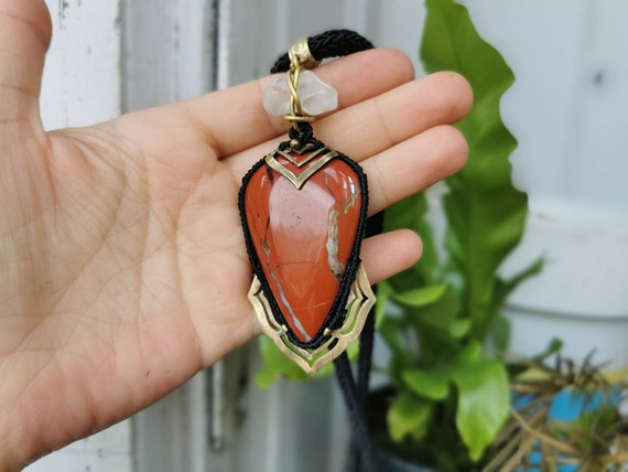 Red Jasper Crystal Necklace | BodySpirtitual | Quartz crystal healing,  Crystals, Healing crystal jewelry