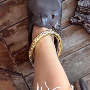 Huge ankle bracelet – Thick ring anklet of carved brass – Tribal statement anklet – Bold boho foot jewelry