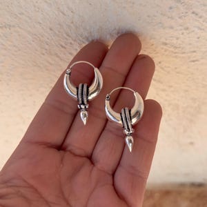 Boucles d'oreilles argentées à pointes de Bali - Créoles pointues épaisses - Boucles d'oreilles de style punk audacieux image 15