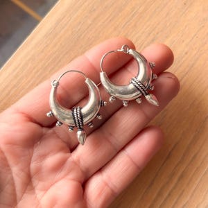 Boucles d'oreilles argentées à pointes de Bali - Créoles pointues épaisses - Boucles d'oreilles de style punk audacieux image 3