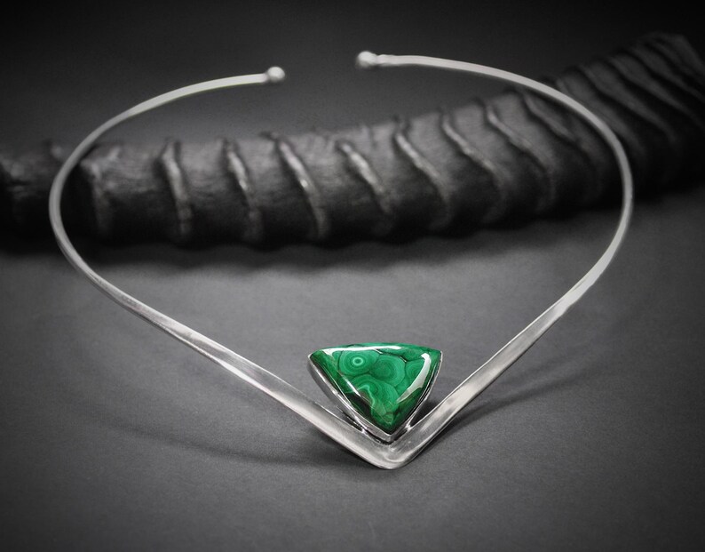 Green stone necklace Sophisticated jewelry Royal style choker MALACHITE choker Mystic jewlery SILVER necklace Gemstone jewelry