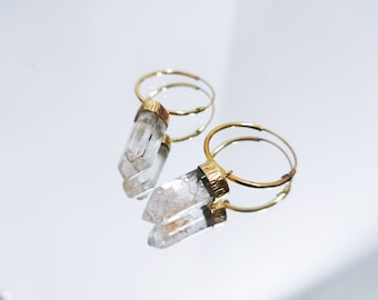 Aros con gota de cristal mineral - Aros dorados con dije de piedra preciosa colgante - Pendientes de amatista