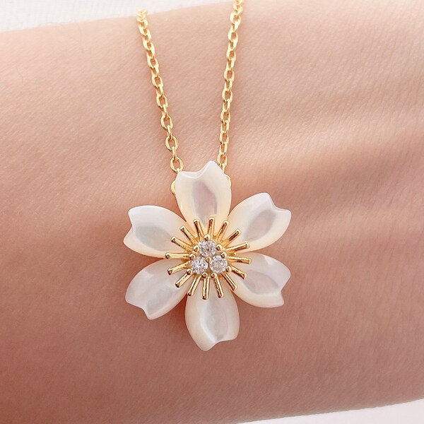 High Quality 18k Gold Plated, 925 Sterling Silver, White Flower Necklace, Flower Necklace, Gold Flower Necklace, Christmas Gifts, Gift Ideas