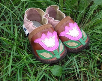 Cute leather moccasins, Soft flexible sole, handmade baby shoes, flower crib shoes, first step, girl's shoes, baby booties, baby shower gift