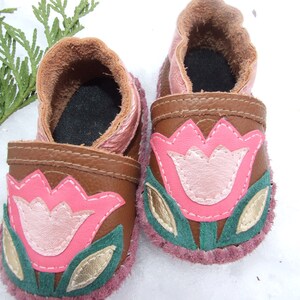 Cute leather moccasins, Soft flexible sole, handmade baby shoes, flower crib shoes, Toddler Moccasins, girl&#39;s shoes, baby booties
