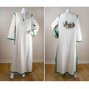 Vintage 1960s / 1970s White and Green Caftan/Kaftan/Robe/Swim Cover Up, Hand Made, One of a Kind, Hand Painted Cheetah Mom and Baby on Back
