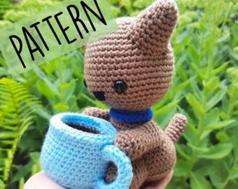 Modello Amigurumi Gatto caffè, Guida scritta in PDF Gatto con tazza di caffè, Peluche Gatto con tazza di tè, Modello peluche Gatto e cioccolata calda