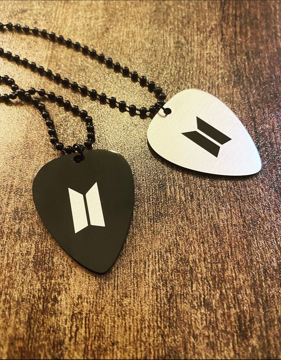 アーティス [SUGA] GUITAR PICK NECKLACE (SV) シルバーの通販 by homs shop｜ラクマ カテゴリ