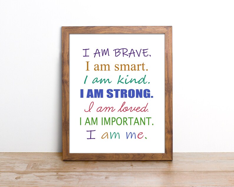 K&ouml;nnte beinhalten: Ein gerahmter Druck mit wei&szlig;em Hintergrund und einer motivierenden Botschaft in bunten Schriftz&uuml;gen. Die Botschaft lautet: "I AM BRAVE. I am smart. I am kind. I AM STRONG. I am loved. I AM IMPORTANT. I am me."