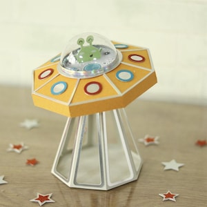 Caja OVNI - platillo volador recuerdo fiesta temática astronauta espacial universo planetas dulces cumpleaños SVG DXF corte silueta Cricut Nilmara