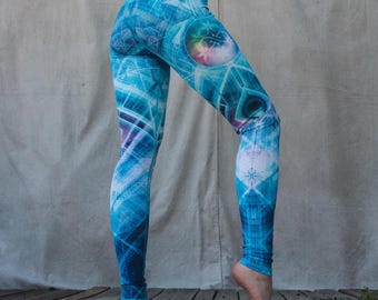 Genesis Algorithm - Leggings de yoga y fitness, reciclados, sostenibles, con arte animal de poder sagrado, ropa para festivales de música electrónica psicodélica.