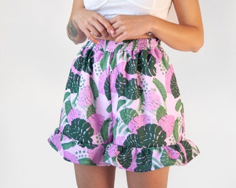 Pink Monstera" short pants with frill | organic cotton tropical high waist shorts