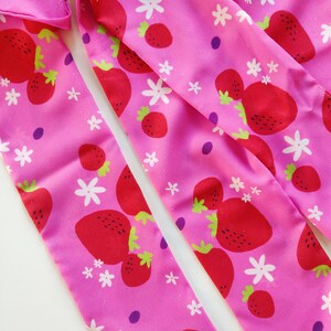 Strawberries print hair scarf / Infinity colourful multipurpose scarf zdjęcie 3