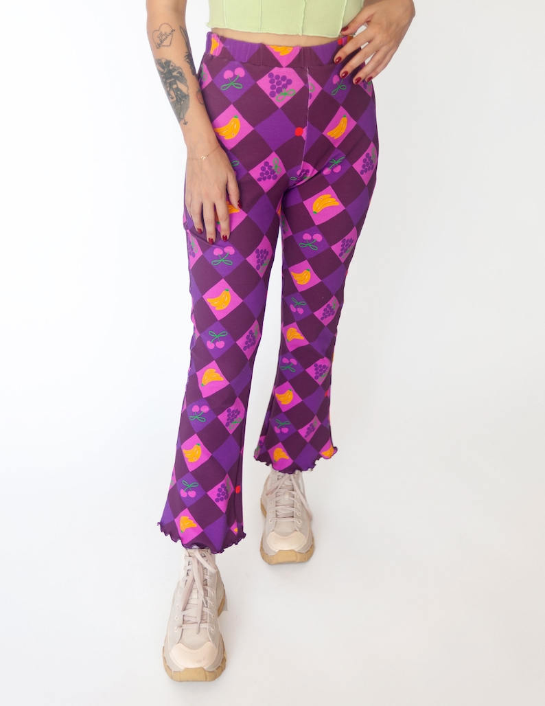 Snack Break Flare jersey pants Colourful printed cropped flare leggings zdjęcie 4