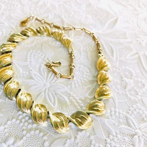 Beautiful CORO Necklace! 17 Inches