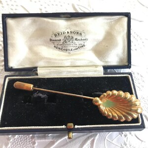 Nice Vintage Condition Miriam Haskell Gilt Metal Lapel Pin