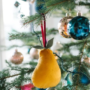 DIY Golden Pear Christmas Ornament, DIY Holiday Ornament Sewing Pattern, handmade heirloom Christmas decoration, Velvet fruit, handmade gift image 10