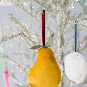 DIY Golden Pear Christmas Ornament, DIY Holiday Ornament Sewing Pattern, handmade heirloom Christmas decoration, Velvet fruit, handmade gift image 6