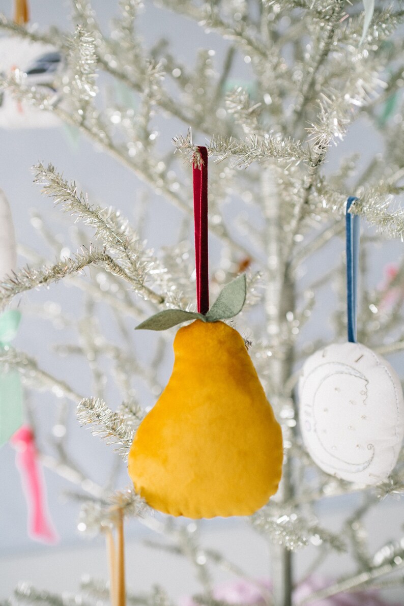 DIY Golden Pear Christmas Ornament, DIY Holiday Ornament Sewing Pattern, handmade heirloom Christmas decoration, Velvet fruit, handmade gift image 6