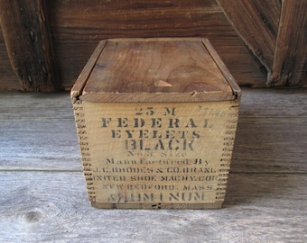 vintage lidded wood box Federal Eyelets