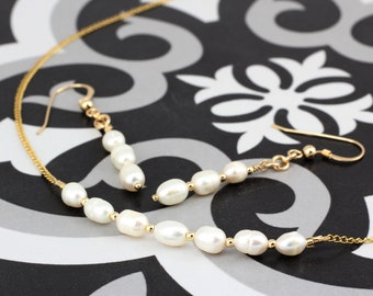 June / Rice Pearl Birthstone Row necklace and earrings