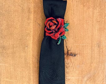 The romantic tour tie necklace