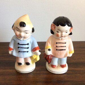 Antique Salt and Pepper Shakers Asian Girl and Boy with Umbrellas, Salt and Pepper Collectable