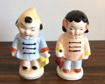 Antique Salt and Pepper Shakers Asian Girl and Boy with Umbrellas, Salt and Pepper Collectable