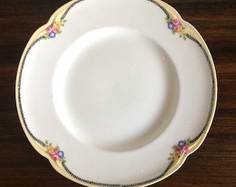 Plato antiguo, plato lateral Johnson Brothers Pareek, China antigua, borde amarillo con ribete negro, flor rosa, flor azul, flor amarilla, plato