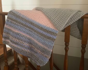 Manta de bebé de ganchillo súper suave "Lush Alpaca", manta de bebé de ganchillo grueso, manta de bebé azul púrpura gris rosa, regalo de baby shower hecho a mano