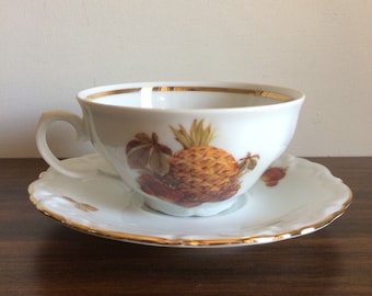 Taza de té vintage, hermosa taza de té alemana antigua con diseño de frutas tropicales y líneas doradas con borde en relieve