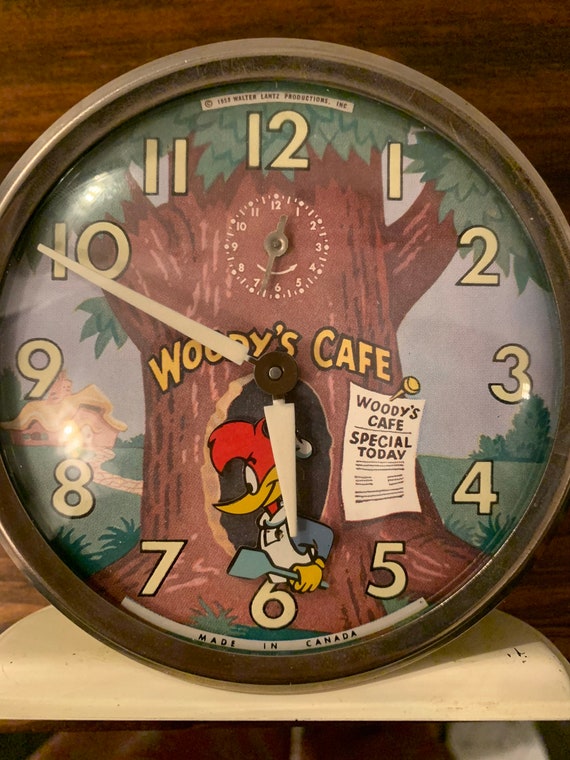 19++ Woody woodpecker wall clock