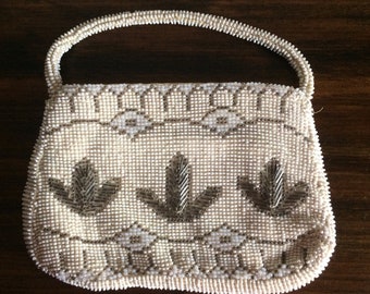 Monedero vintage, pequeño bolso vintage con cuentas de marfil y gris en maravillosas condiciones hecho en Checoslovaquia alrededor de 1930, bolso clutch