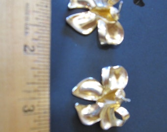 Vintage Goldtone or Gold plated Larger 1-1 1/2" Bows..perfect holiday, birthday, easter dress up or casual pierced earrings