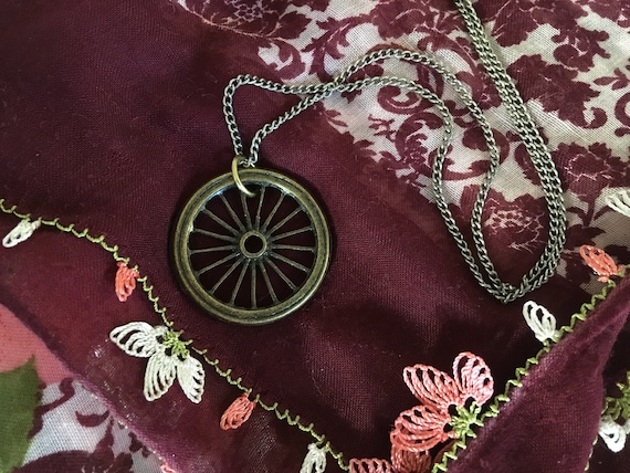 服/ファッション DD: Wheel of the Year Pendant with RM Wheel of the Year | Wiccan & Celtic Pagan Necklace | .925 Sterling