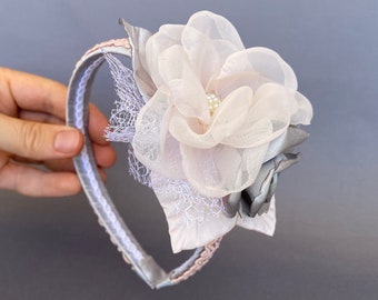 Diadema de flores rosa ruborizada hecha a mano: accesorio para el cabello de boda con diamantes de imitación
