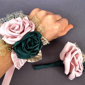 Smaragd Grün Blush Pink Gold Handgelenk Corsage oder Boutonniere Hochzeit Brautjungfer Corsage Trauzeugen Boutonnière Grad Abschlussball Corsage Heimkehr