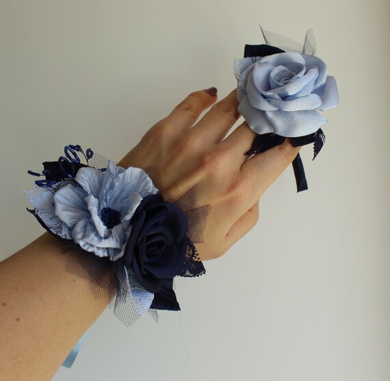 wrist boutonniere