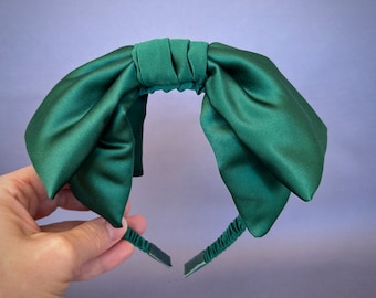 Diadema con lazo de satén verde esmeralda para fiestas y bodas.