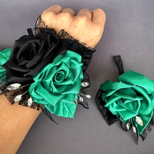 Smaragdgrün und Schwarz Armband Corsage oder Boutonniere Hochzeit Brautjungfer Corsage Armband Groomsmen Boutonnière Grad Abschlussball Corsage Heimkehr