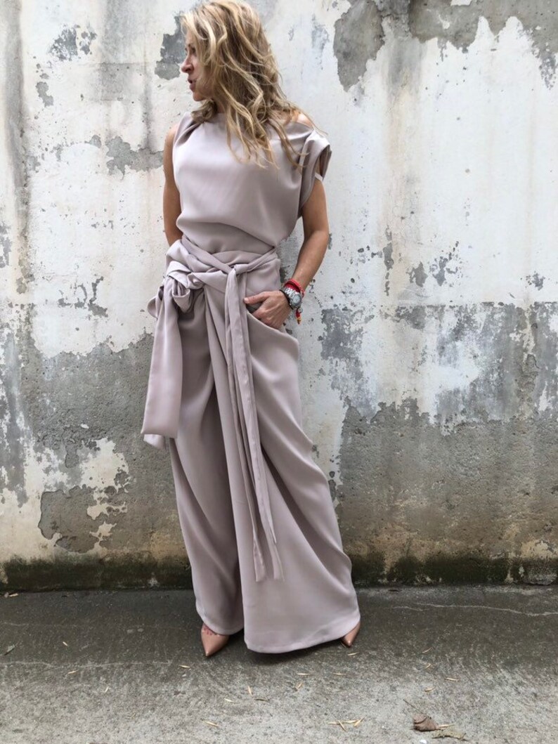can you wear a pant suit to a wedding