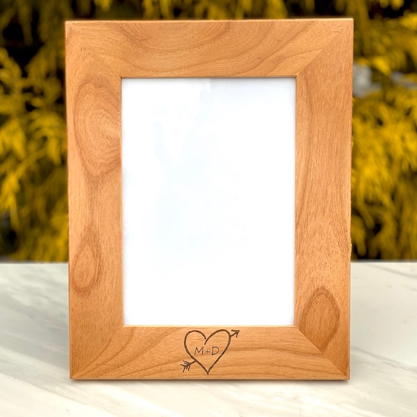 Picture frame for Couples, Engagement Frame, Valentines day Gift for Him and Her, Anniversary Frame, Carved Heart, 5x7